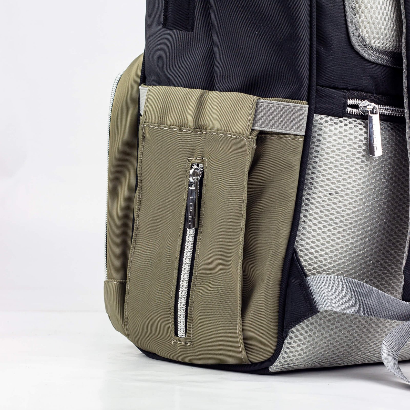 حقيبه لوازم الأمهات الإصدار الاحدث من لوسيد مقاومة للمياه مع مفرش غيار وحافظه للببرونه حراريه بوصله تسخين اسود فى جراى حقيبه لوازم الأمهات الإصدار الاحدث من لوسيد مقاومة للمياه مع مفرش غيار وحافظه للببرونه حراريه بوصله تسخين اسود فى جراى