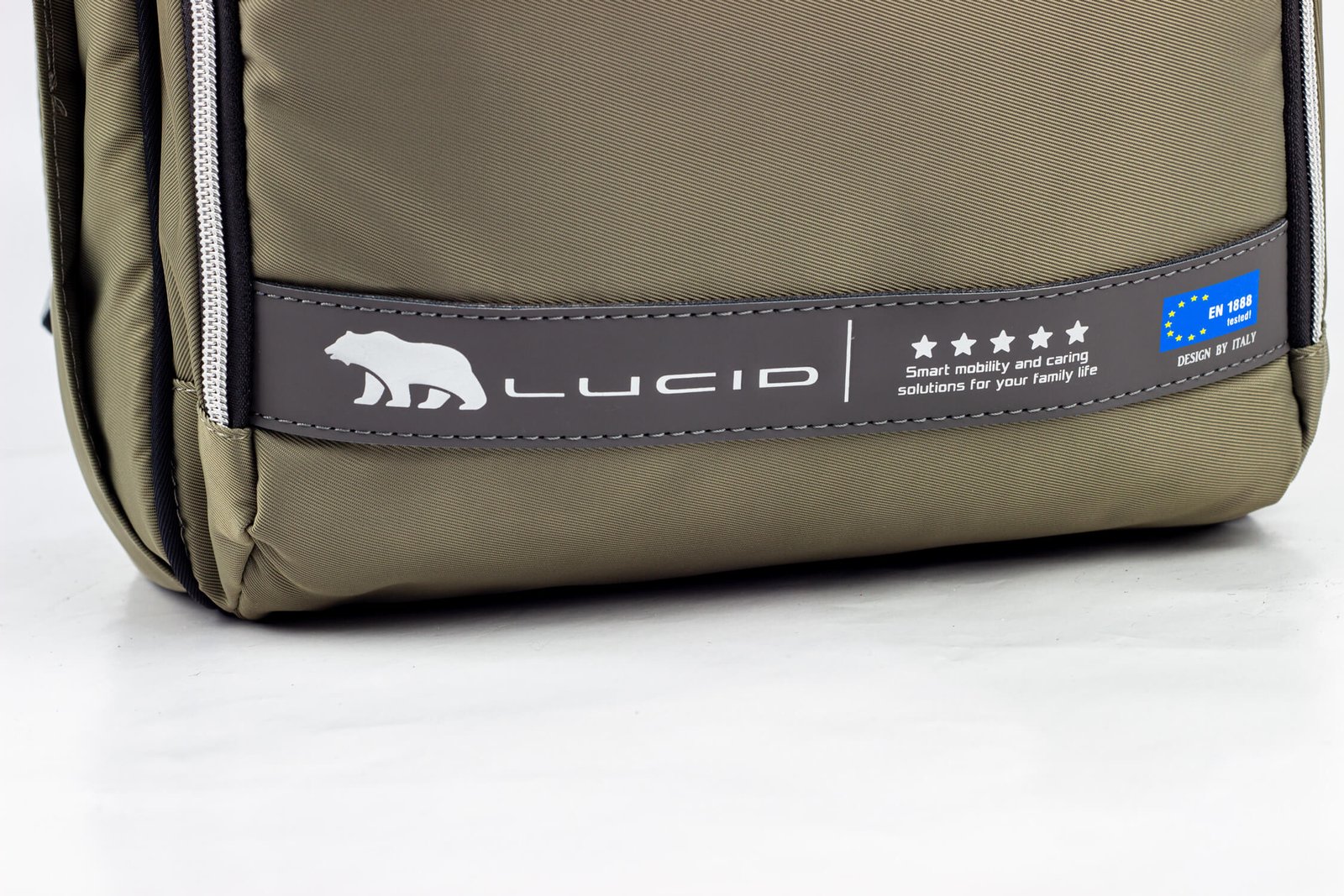 حقيبه لوازم الأمهات الإصدار الاحدث من لوسيد مقاومة للمياه مع مفرش غيار وحافظه للببرونه حراريه بوصله تسخين اسود فى جراى حقيبه لوازم الأمهات الإصدار الاحدث من لوسيد مقاومة للمياه مع مفرش غيار وحافظه للببرونه حراريه بوصله تسخين اسود فى جراى